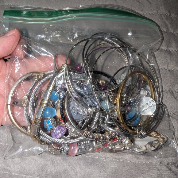 $3 with Bundle ~ Mixed Bracelet Grab Bag 4710 - Picture 1 of 4